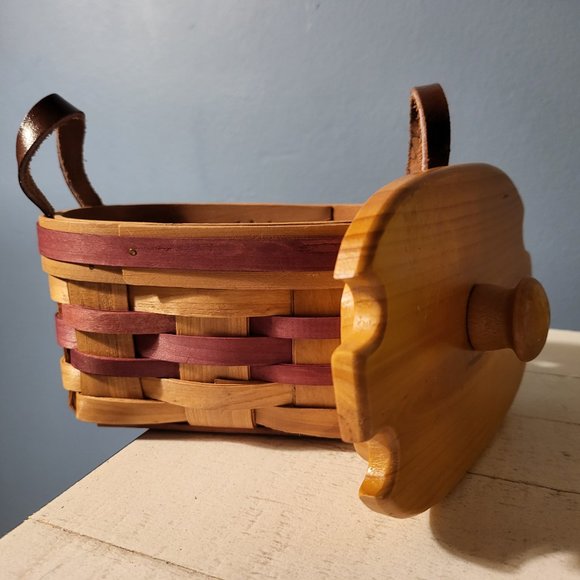 Small Split Reed Woven @ Handle Basket w/Fitted Lid in Red & Natural 4"x6"x3.5" - Picture 3 of 6